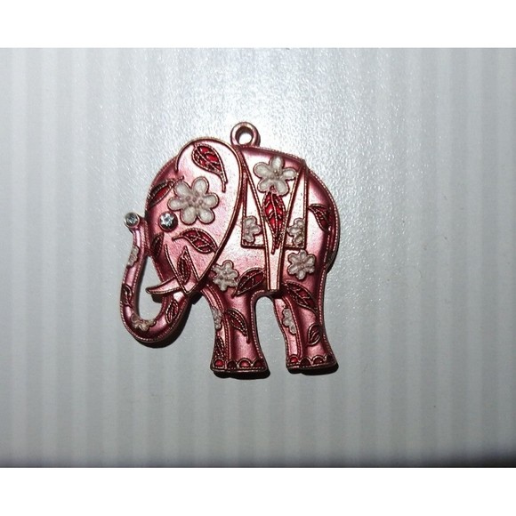 Accessories - Elephant Necklace Charm - Beautiful! Diy jewelry making...